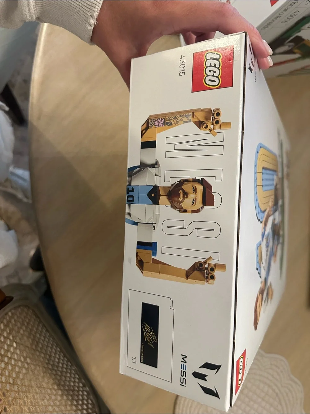 LEGO Lionel Messi Figurine Set - White, Light Blue, Black, Gold, Green - Picture 2 of 3